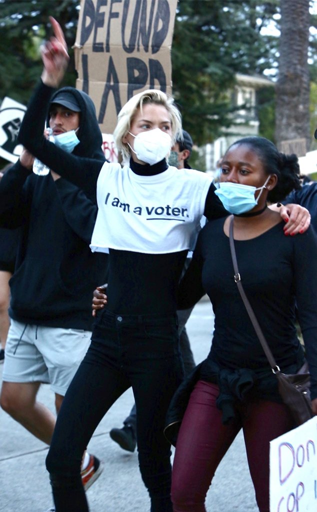 Jaime King, Protesting